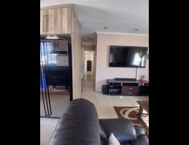 3 BEDROOM HOUSE FOR SALE IN PROTEA GLEN